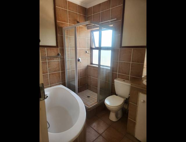 3 BEDROOM APARTMENT FOR SALE IN AZALEA PARK